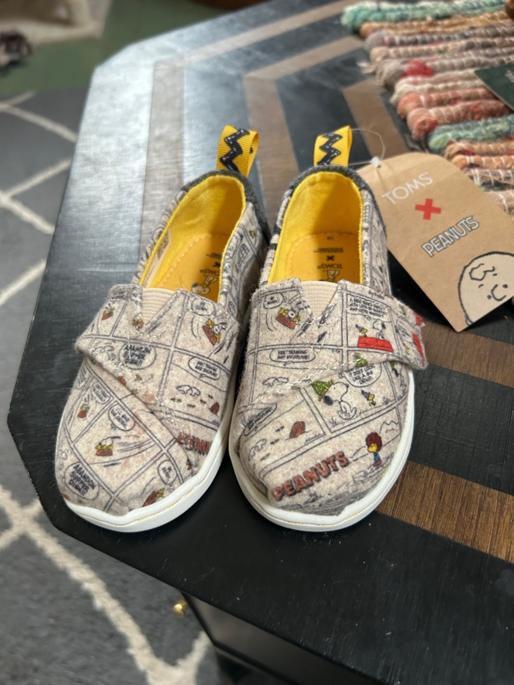 Toms Beige Peanuts Comic Slip-Ons with Yellow Lining New With Tags!